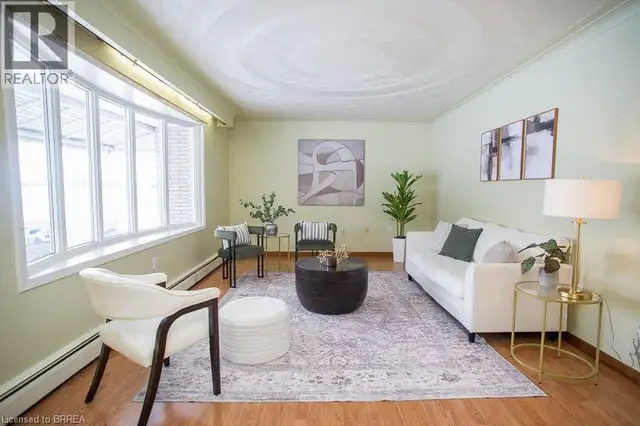 104 HILLSIDE Avenue Delhi, Ontario in Houses for Sale in Norfolk County - Image 6