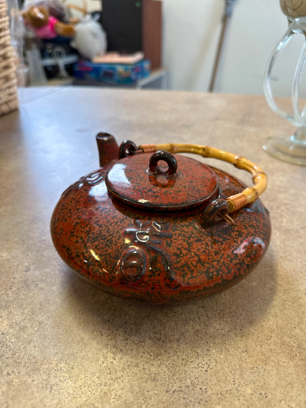 Vintage attractive Teapot in Arts & Collectibles in Thunder Bay - Image 2