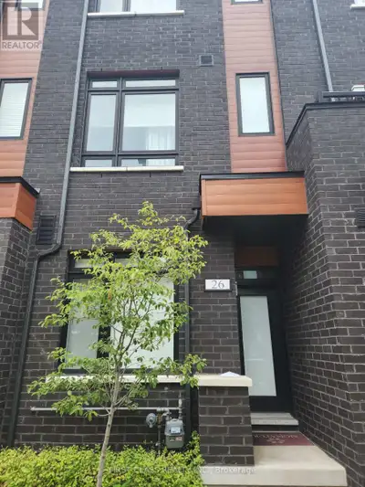 Welcome To This Perfect 2 + 1 In The Heart Of Richmond Hill. Walking Distance To Restaurants, Grocer...