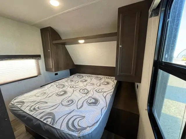 2019 Starcraft 31BHU in Travel Trailers & Campers in St. Albert - Image 14