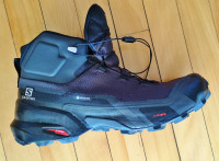 NEW Solomon Gore-Tex hiking boots /bottes de randonnée (men 9.5)