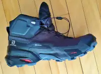 NEW Solomon Gore-Tex hiking boots /bottes de randonnée (men 9.5)