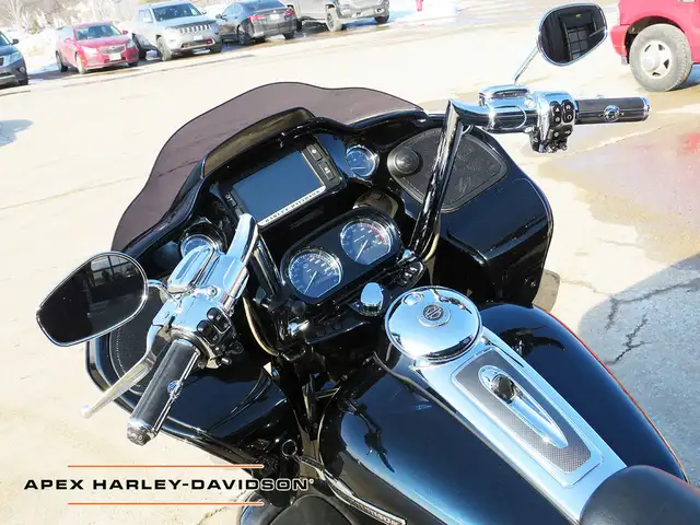 2015 Harley-Davidson FLTRUSE - CVO Road Glide Ultra in Sport Touring in Cambridge - Image 12