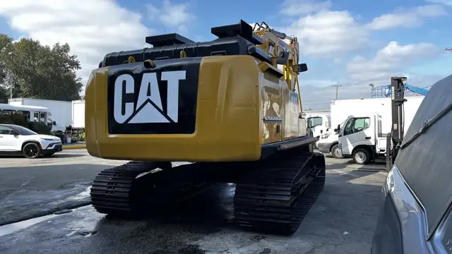 2018 Caterpillar 326F L Excavator in Heavy Trucks in Edmonton - Image 6