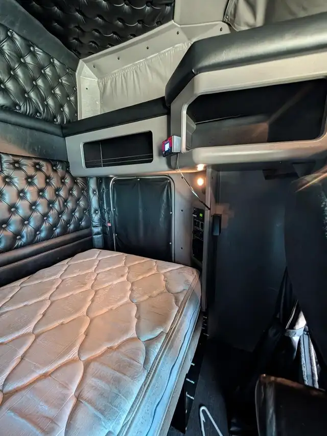 2018 KENWORTH W900L in Heavy Trucks in City of Montréal - Image 26