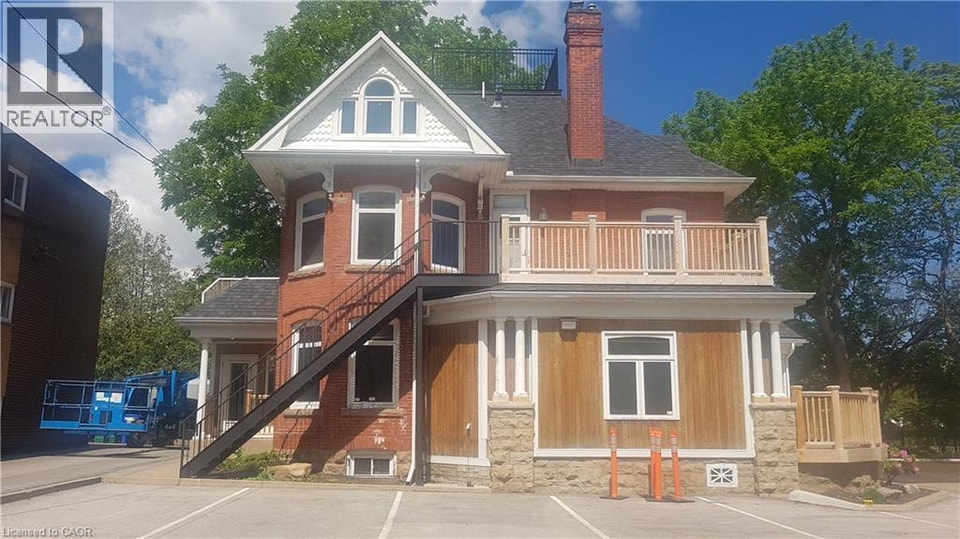 84 MAIN Street E Unit# 301 Grimsby, Ontario 3