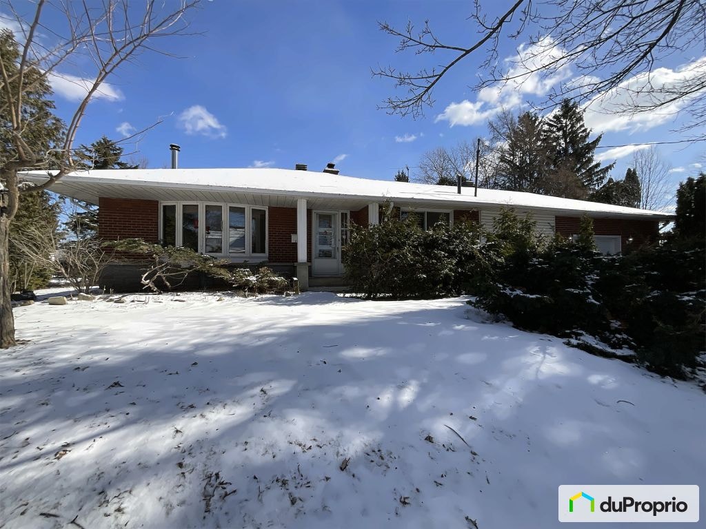 $649,000 - Bungalow for sale in Carignan — photo 1