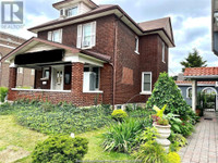 95 GILES BOULEVARD East Windsor, Ontario