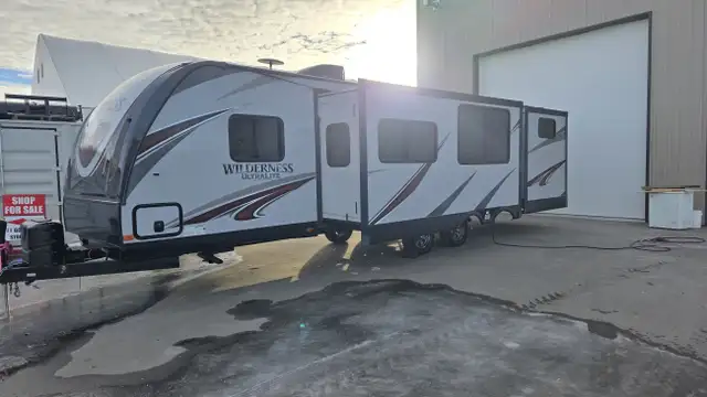 2018 Heartland Wilderness 3250DS in Travel Trailers & Campers in St. Albert - Image 8