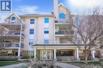 Welcome to this well-appointed two-bedroom, two-bathroom corner suite condominium in the desirable C...