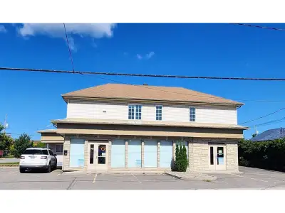 Le 763-767 Rue St Louis, Gatineau. Immeuble à vocation commercial et résidentiel loué à 100% avec 2...