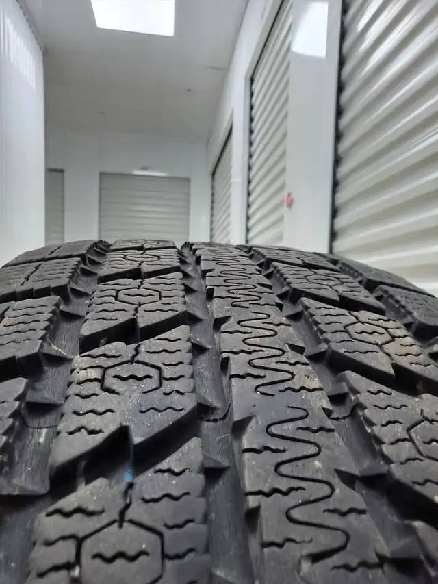 Dodge/ Chrysler rim and tire Toyo Observe Tire 235/65 R18 in Tires & Rims in Mississauga / Peel Region - Image 8