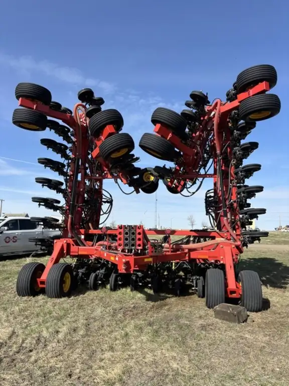 2014 Bourgault 3710 Drill in Farming Equipment in Swift Current - Image 4