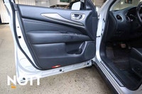 Key Features: Blind Spot Warning, Forward Emergency Braking, Rearview Camera, LED Headlights, Blueto... (image 9)