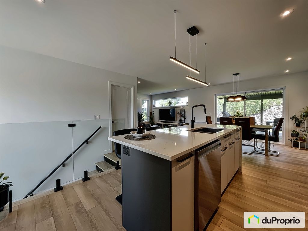 $694,900 - Bungalow for sale in Sherbrooke (Fleurimont) — photo 3