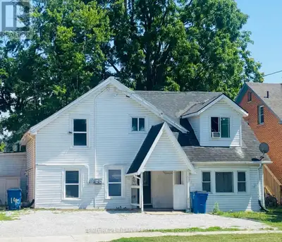 Attention investors! Great opportunity to own a renovated duplex in the heart of Chatham. Unit 140 i...