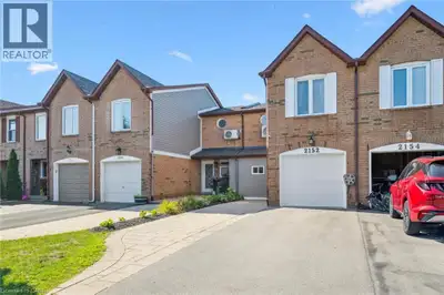 Welcome to beautiful North Oakville in the family-friendly River Oaks community! This beautifully re...