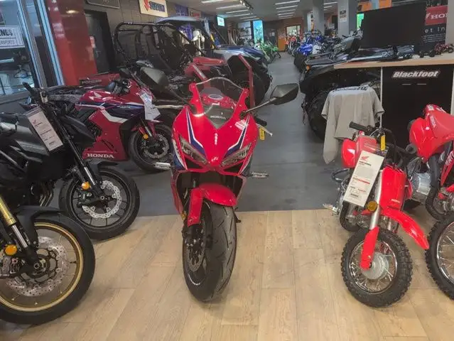 2026 Honda CBR650R E-Clutch ABS in Street, Cruisers & Choppers in Calgary - Image 8