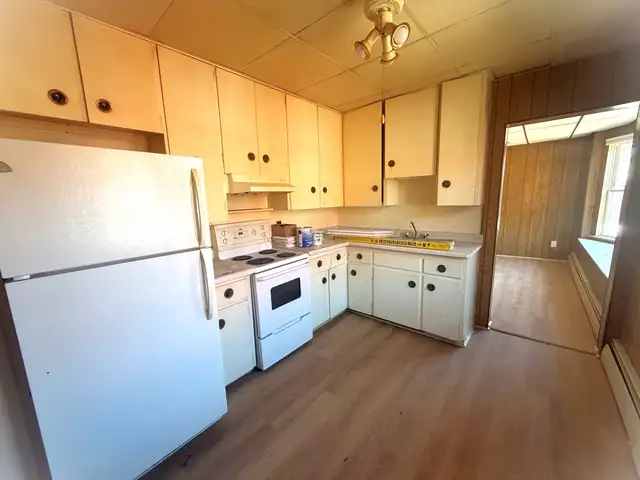 Unit A - 2 bedroom all inclusive - top floor! in Long Term Rentals in Sarnia - Image 4