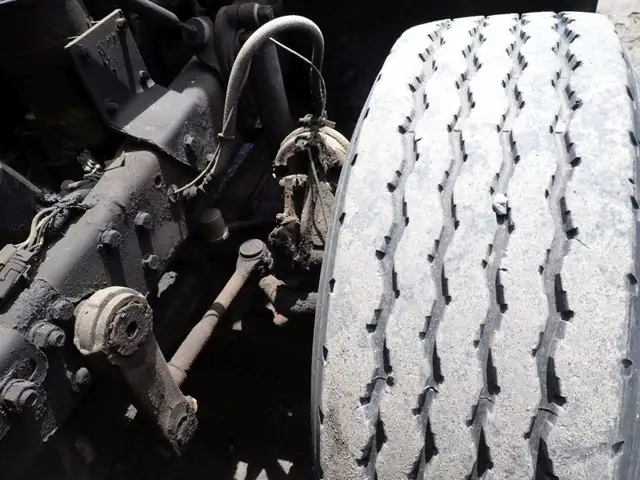 2001 Mack RB688S in Heavy Trucks in Longueuil / South Shore - Image 37