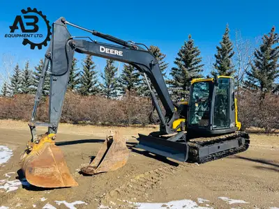 2017 Deere 85G 7192hr Manual wedge coupler Clean out bucket Dig bucket Blade Heat/ac Radio Very well...