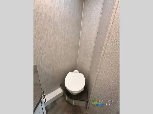 2022 Coachmen RV Pursuit 29XPS Front Bunk 11 Miles in RVs & Motorhomes in Moncton - Image 38