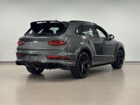 Découvrez le parfait équilibre entre luxe, performance et prestige avec ce magnifique Bentley Bentay... (image 7)