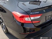 Window Grid Antenna Wheels: 19 Aluminum-Alloy Wheels w/Machined w/Painted Accents Accents Valet Func... (image 6)