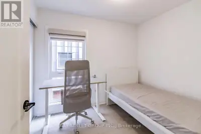 (THIRD LEVEL 2ND BR) - 114 ALTON CRESCENT Vaughan (Uplands), Ont