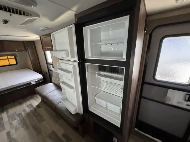 2019 ,Coachmen RV,Viking 21FQS in Travel Trailers & Campers in Kamloops - Image 15