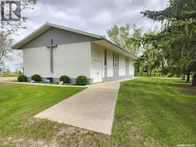 402 Wheaton AVENUE Ogema, Saskatchewan in Commercial & Office Space for Sale in Regina - Image 2