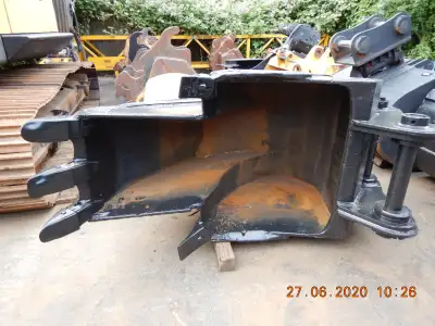 BOTH ESCO BUCKETS - THE 24 INCH TRENCHING AND 48 INCH GAGE BUCKET ARE EXTREME DITY AND HAVE MANY HOU...