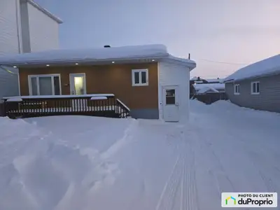 Petite maison parfaite pour couple ou personne seule, au sous-sol, il y a possibilité de faire une g...