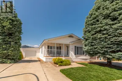 Desirable 55+ Lakepointe Park is the perfect location to experience Okanagan living only a few minut...