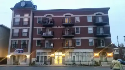 3 1/2 MODERNE, REZ-DE-CHAUSSÉE, THERMOPOMPE, CHATEAU LAVIOLETTE