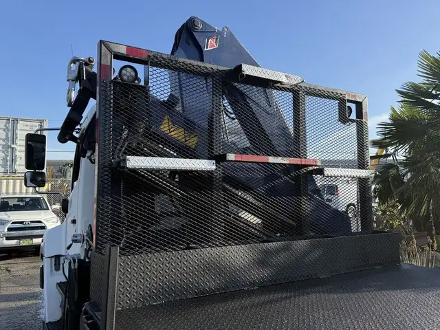 2015 Hino 358 22 Foot Dump Flatdeck with Amco Veba Crane and Air in Heavy Trucks in Regina - Image 17