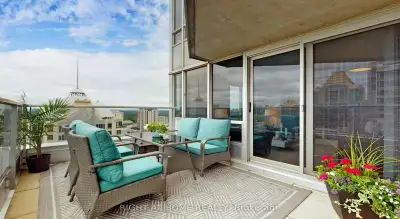 Price: $699,000 / $2,652/mo Pride Of Ownership! Beautiful Corner 2 Bedroom 2 Bathroom Condo Unit Wit...