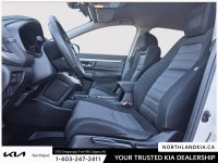 2021 Honda CR-V LX Ready for anything, from the streets of Calgary to the highways of Alberta, this... (image 9)