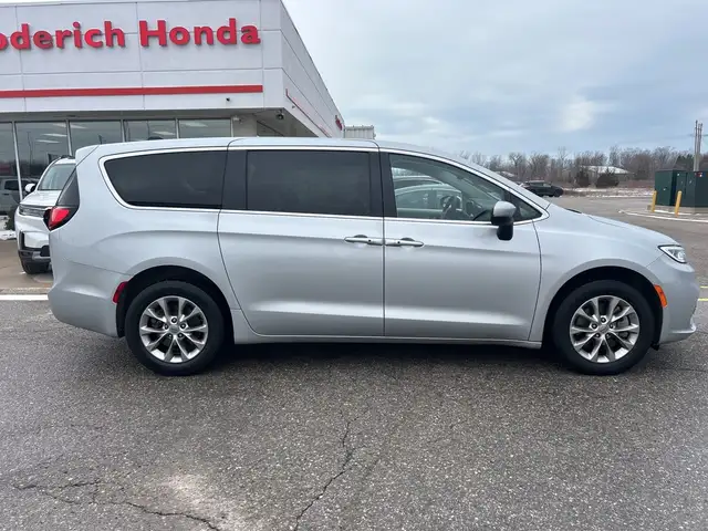 2023 Chrysler Pacifica Touring L AWD432920552402462724