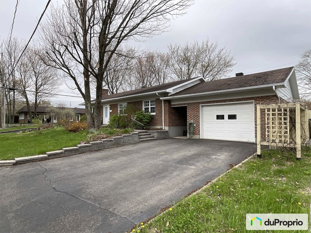 $595,000 - Bungalow for sale in St-Redempteur — photo 1