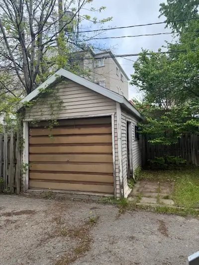418-655-8281 À voir au 2830 avenue Monseigneur-Gosselin, garage à louer, secteur Bardy, limite Limoi...
