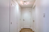 Renovated Akelius one bedroom apartment for rent. Located near Av. Barclay in the Cote-des-Neiges ne... (image 5)