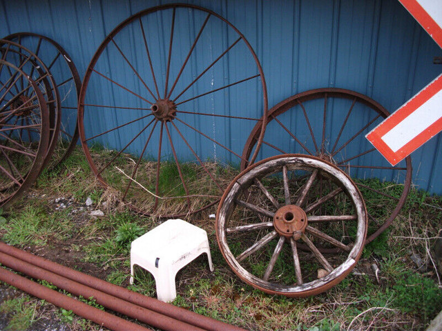 Old Steel Wheels in Arts & Collectibles in Belleville - Image 3