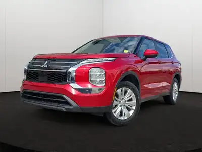This Mitsubishi Outlander has a powerful Regular Unleaded I-4 2.5 L/152 engine powering this Variabl...