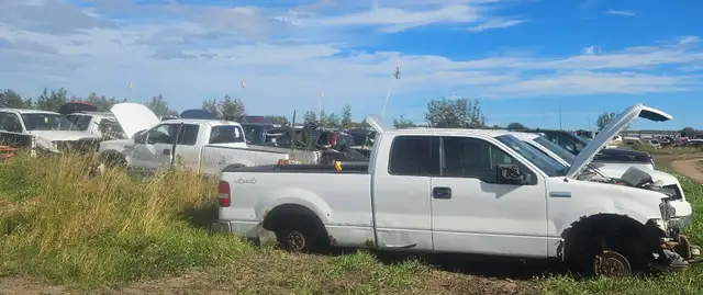 2008 AND NEWER F250, F350 F550 FOR PARTS in Auto Body Parts in Edmonton - Image 2