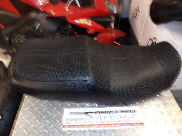 1999-2004 kawasaki zrx -1100 seat oem in Other in London - Image 2