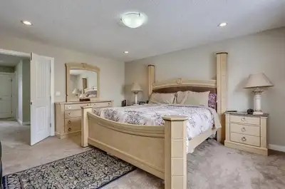 Master Bedroom for Rent in Beautiful Airdrie Home with Walk in Closet and Private Bathroom + Jacuzzi...