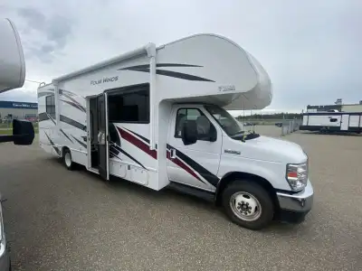 Thor Motor Coach Four Winds Class C gas motorhome 28Z highlights: Walk-Around Queen Bed Mid-Coach En...