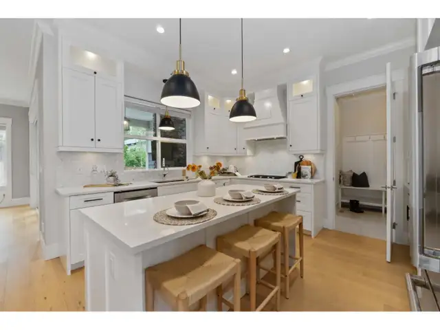 17138 0A AVENUE Surrey, British Columbia in Houses for Sale in Delta/Surrey/Langley - Image 11