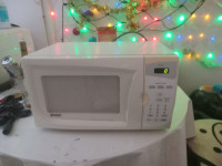 Microwave Kenmore  800W  30$ CAD